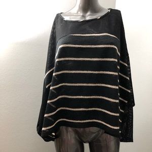 NWT)crochet two toned wing top